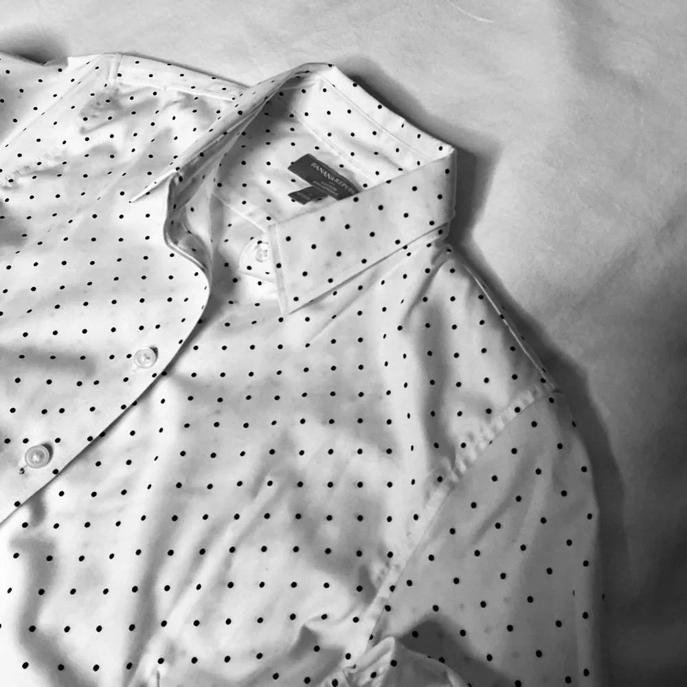 Banana Republic Women's White Polka Dot Button Down Shirt - Picture 5 of 5